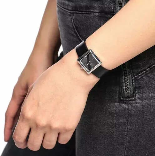 Montre Femme Calvin Klein K3R231C1 Cadran Noir et Bracelet Cuir vue 4